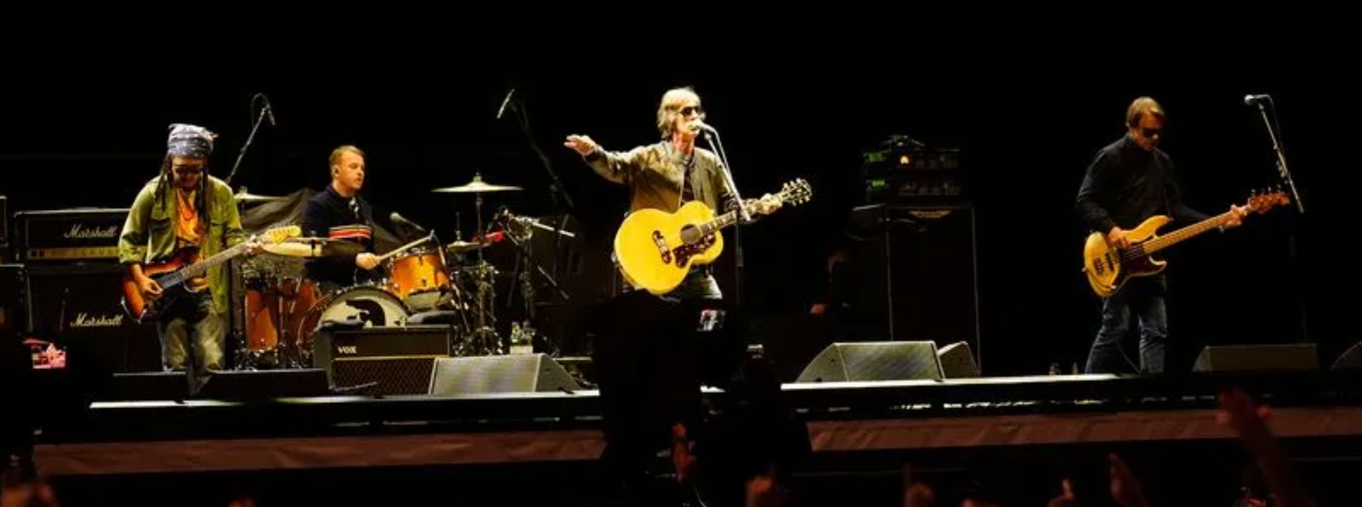 Richard Ashcroft Joins Oasis on Tour - Accompanied by Damon Minchella