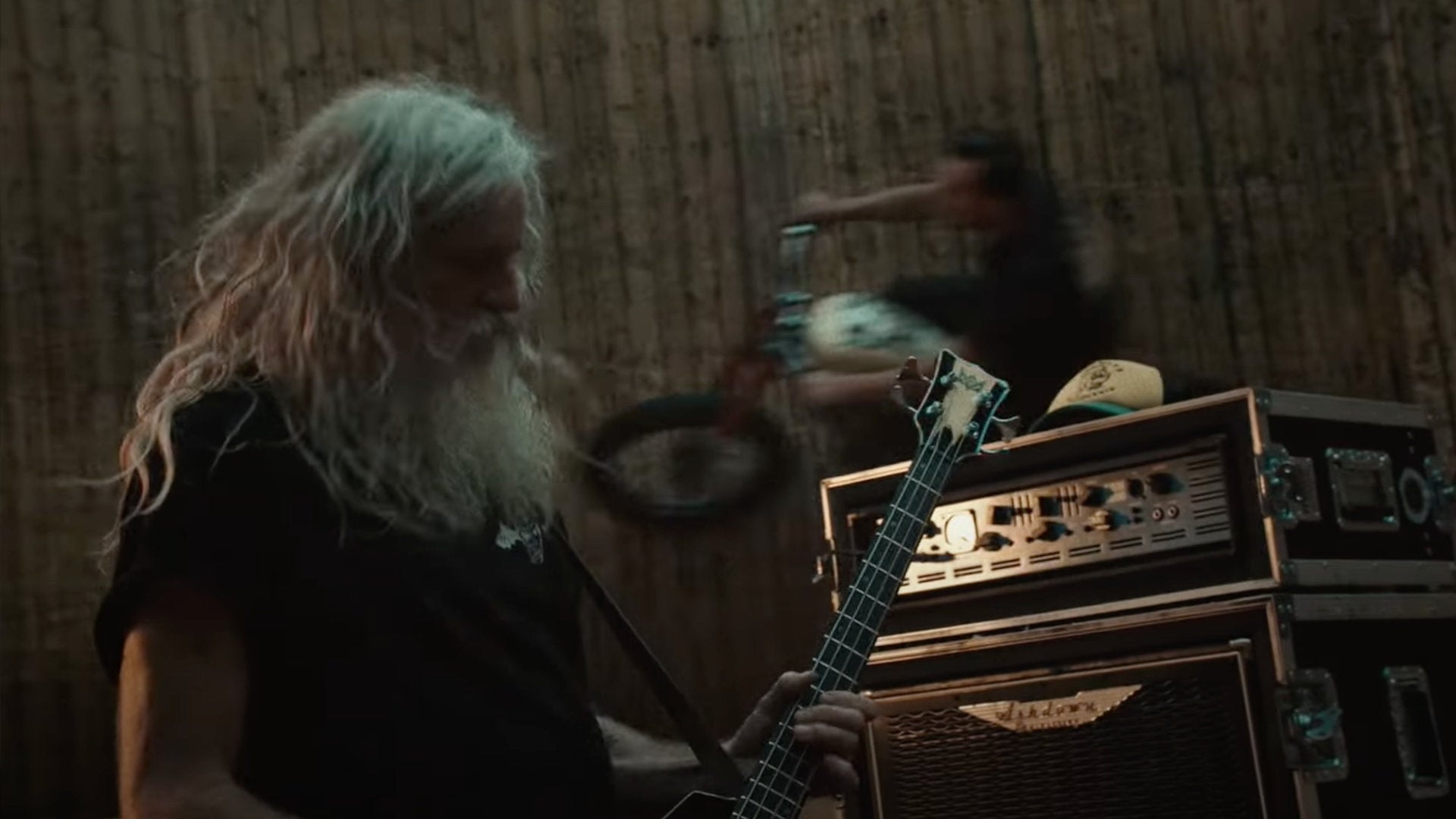 Reef new Song 'Shoot Me Your Ace' featuring Ashdown ABM 810 stack!