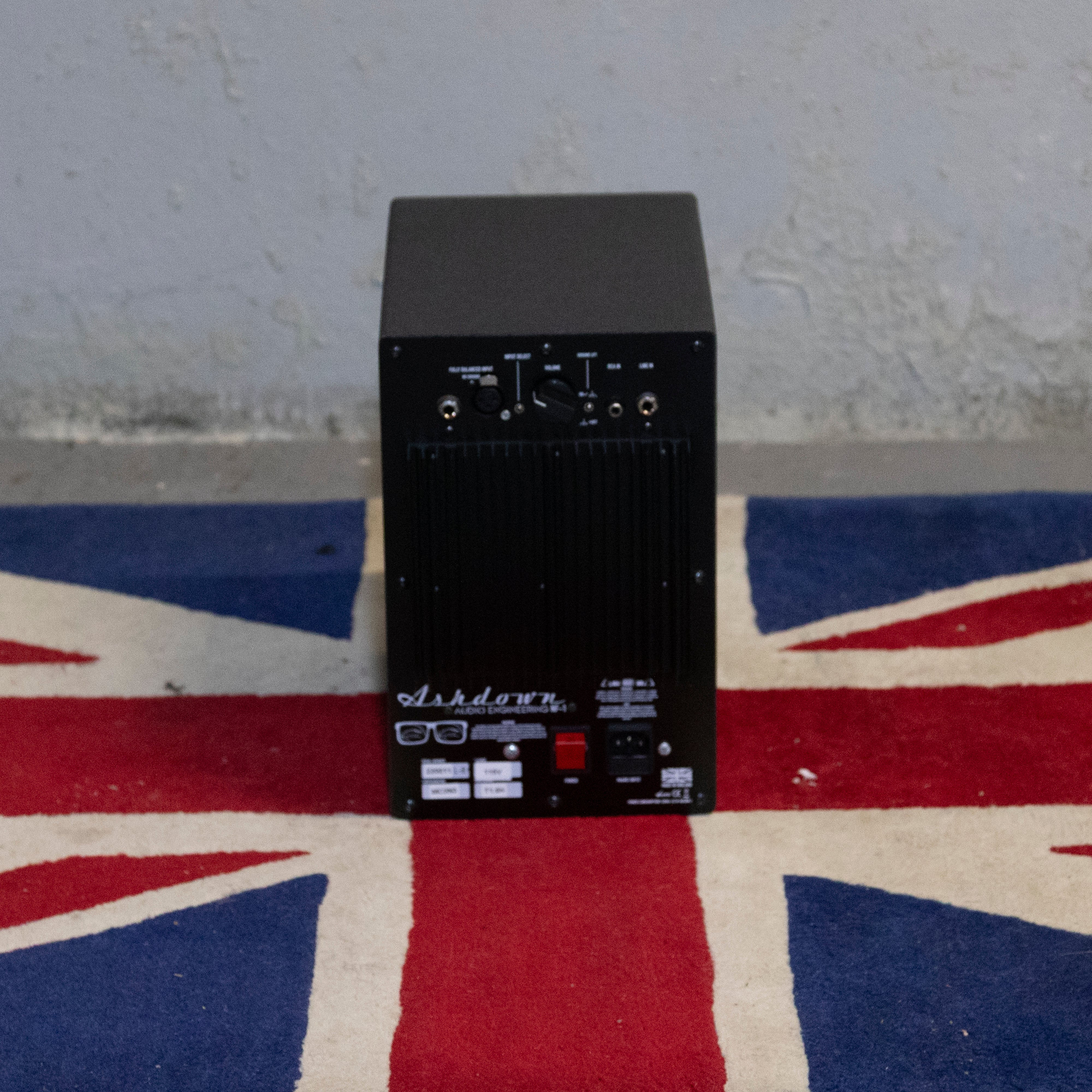 B-STOCK: Ashdown Monitors3
