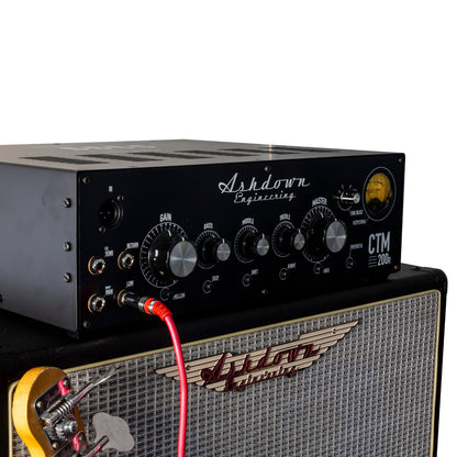 Ashdown ctm 200r head set up with cab and bass guitar
